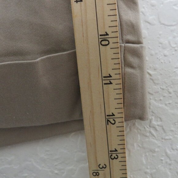 New York & Company* Women's 2" Belt Loop Multipocketed Khaki Chino Shorts~Size 2 - Picture 9 of 10